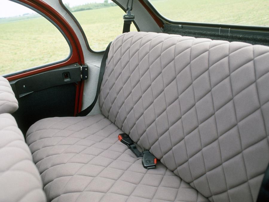  Citroen 2CV6 Charleston 1981 года  (фото 19 из 27)